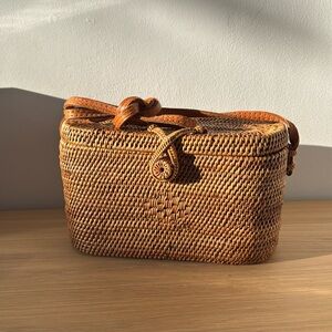Wicker basket with cross body strap